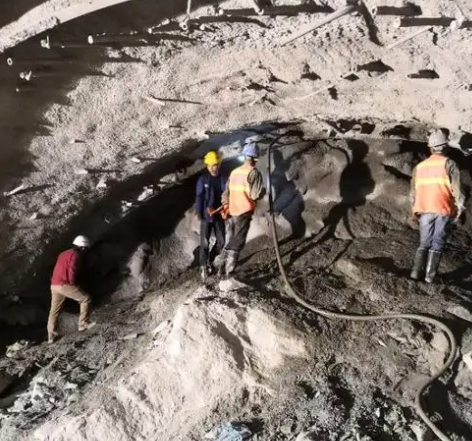 靖边拱顶带模注浆料的施工流程及注意事项